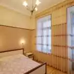 Спальное место у окон стандартного номера в отеле Симеиз Лиго Морская