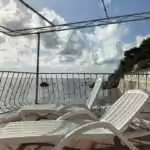 Лежаки на веранде в отдельно стоящем доме на территории парк отеля в Симеиз Лиго Морская