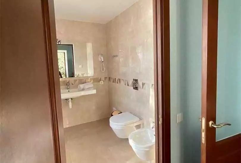 Ванная комната в семейном двухкомнатном номере с отдельным входом в отеле в Симеиз Лиго Морская